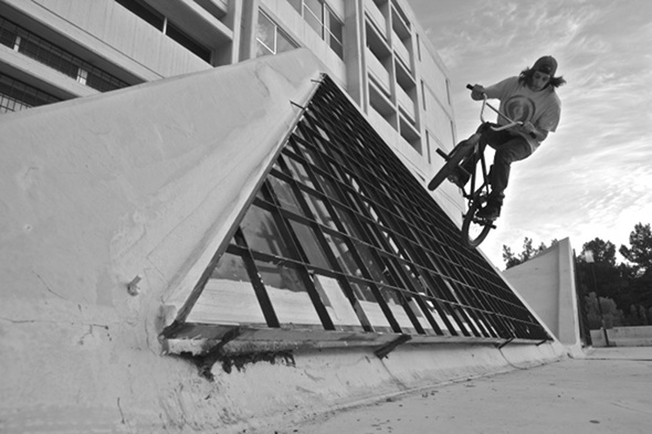 Jason starting up a line with this strange cage-wallride